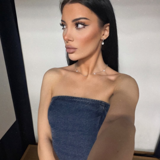 Безумно красивая пациентка  Шамиля Асадулаевича после ринопластики